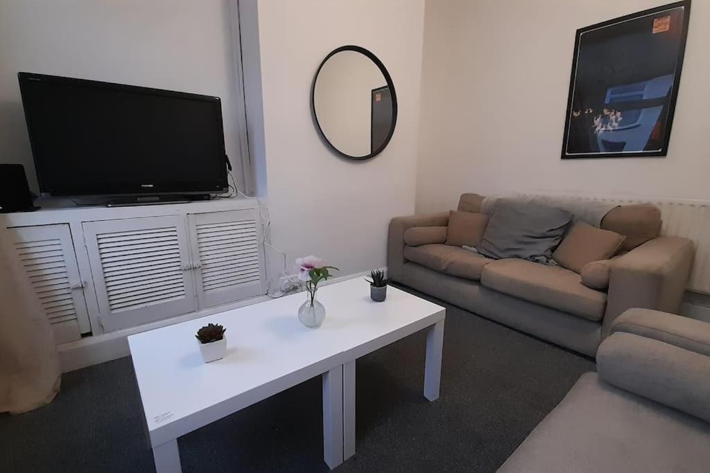 Spacious 4 Bedroom, Free Netflix, Central Location Cardiff Esterno foto