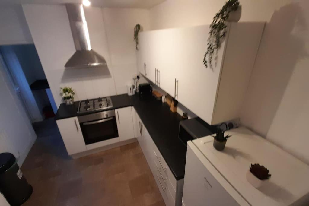 Spacious 4 Bedroom, Free Netflix, Central Location Cardiff Esterno foto