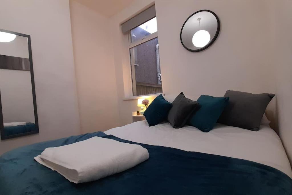 Spacious 4 Bedroom, Free Netflix, Central Location Cardiff Esterno foto
