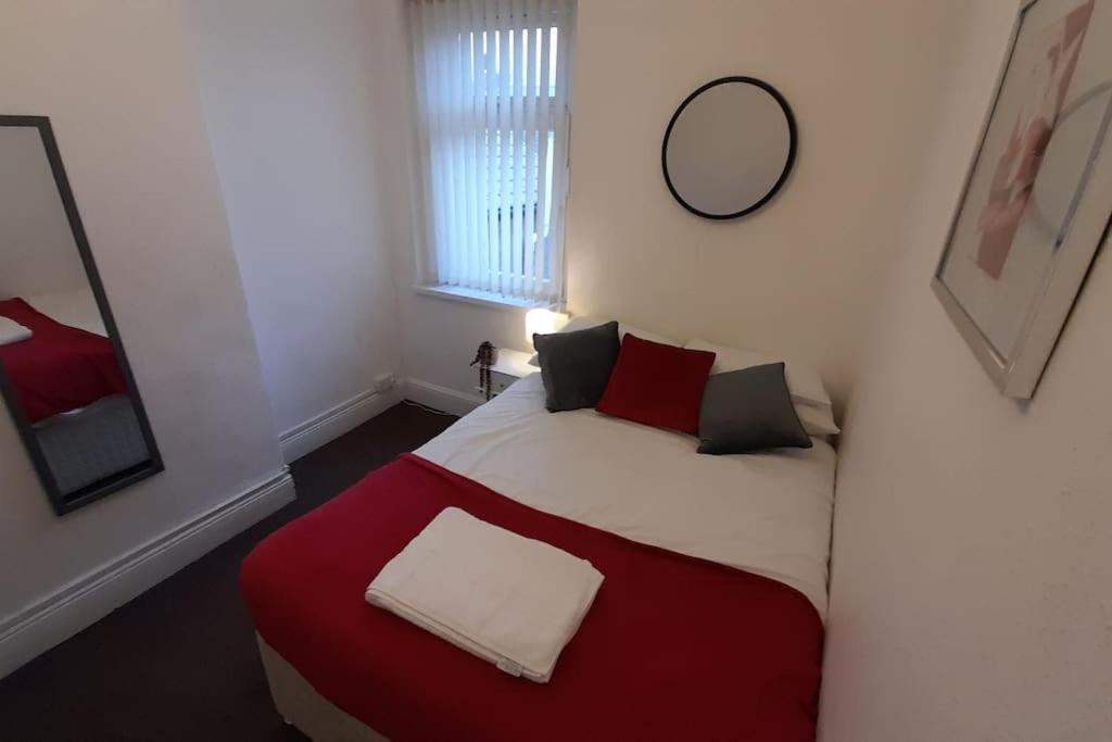 Spacious 4 Bedroom, Free Netflix, Central Location Cardiff Esterno foto